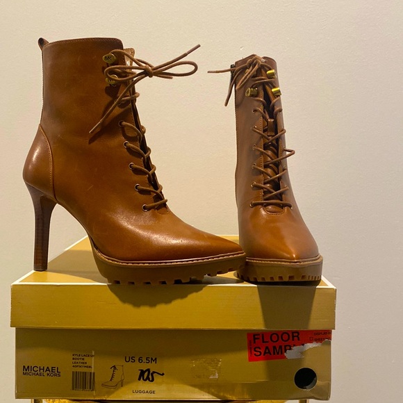MK Cognac Zipper Up Lace MK Logo Leather Bootie 6.5M - Picture 2 of 9